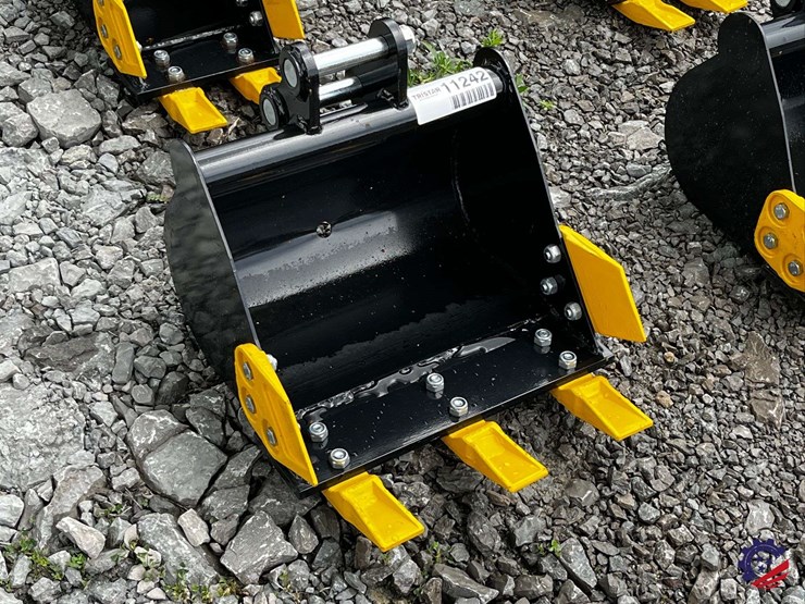 unused-2026-ce-16in-toothed-bucket-image-1