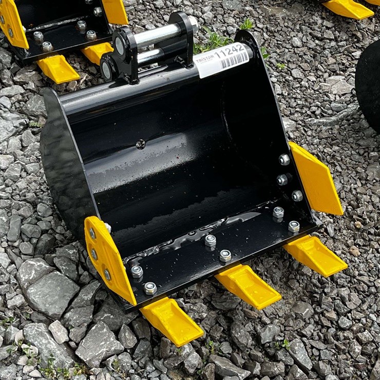 Unused 2026 CE 16in Toothed Bucket