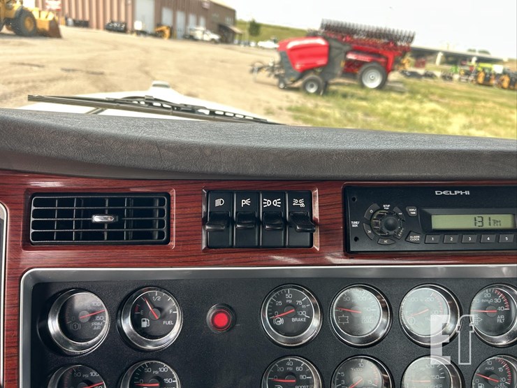2007-kenworth-w900-image-26