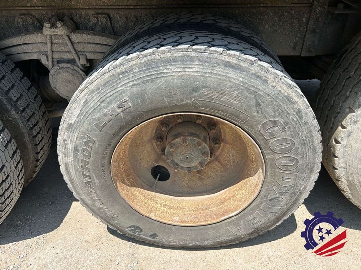 1999-volvo-truck-vnm84-tri-axle-dump-truck-image-11