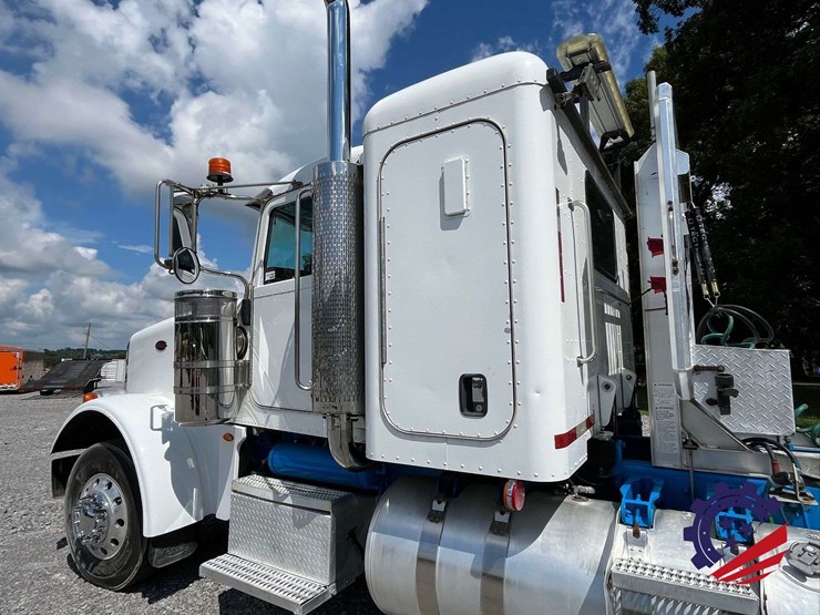 2013-peterbilt-367-image-22