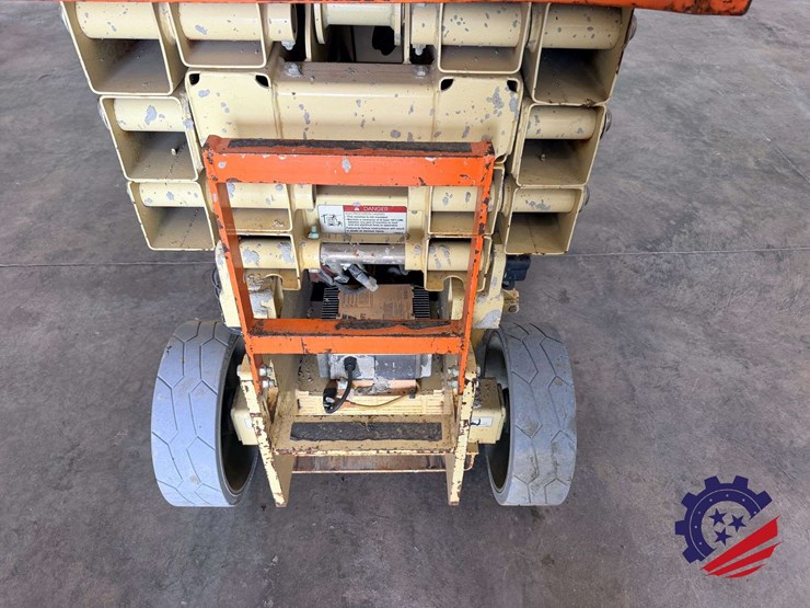 2017-jlg-2632es-image-23