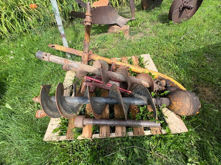 #9926-•-post-hole-digger-for-tractor-with-extra-auger-image-1