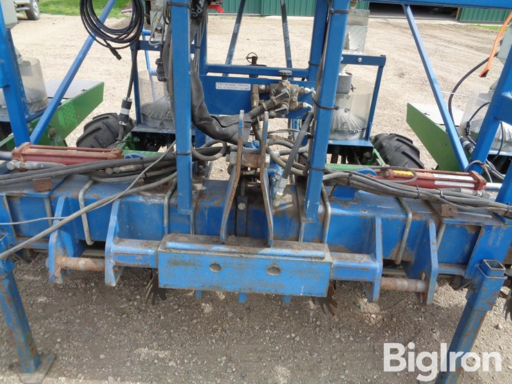 almaco-4r30-3-pt-research-planter-image-10