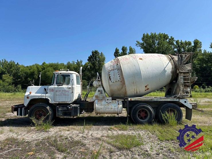 1998-mack-dm690s-image-19
