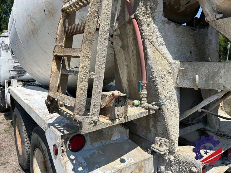 1992-mack-dm600gk-rear-discharge-concrete-mixer-truck-image-35