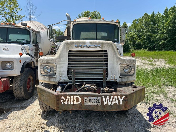 1997-mack-dm690s-image-16