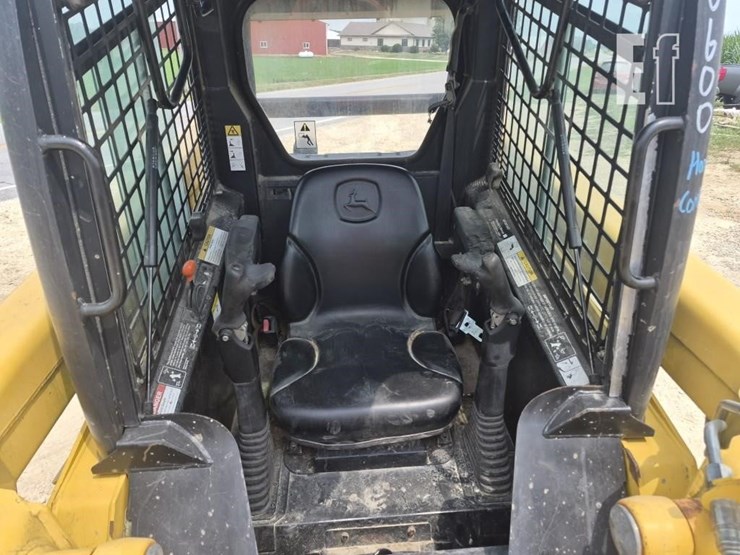 deere-240-image-12