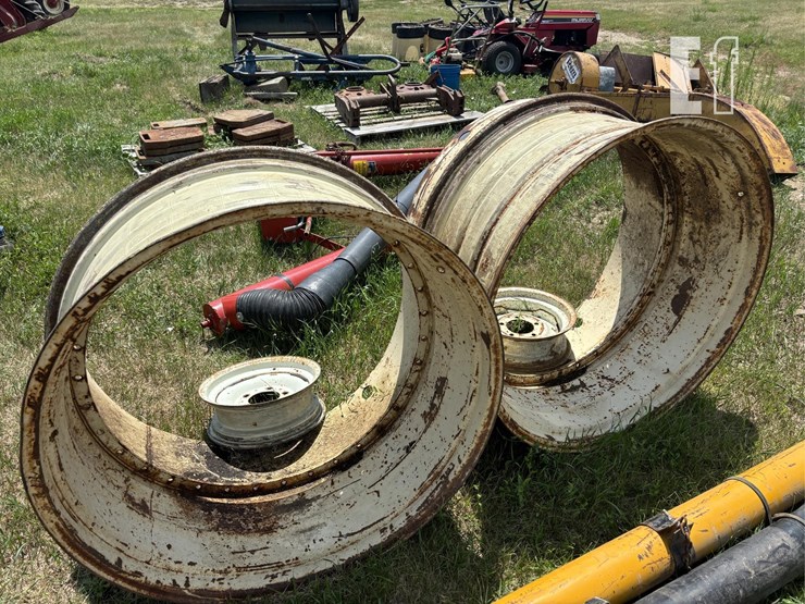2x-16x38-tractor-rims-for-duals-image-3