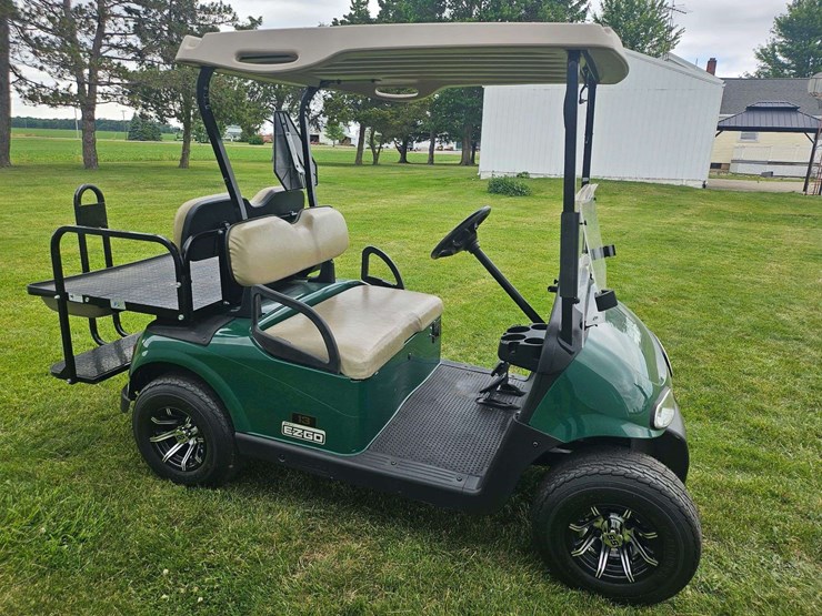 e-z-go-electric-golf-cart-image-4