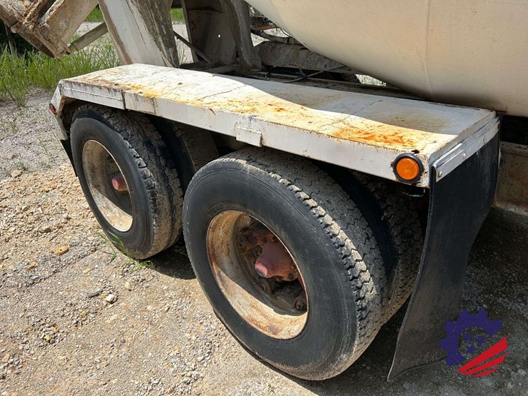 1992-mack-dm600gk-rear-discharge-(glider-kit)-concrete-mixer-truck-image-34