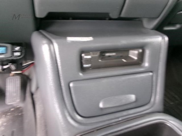 2001-chevrolet-silverado-3500-image-22