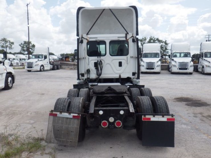 2016-freightliner-cascadia-125-evolution-image-8