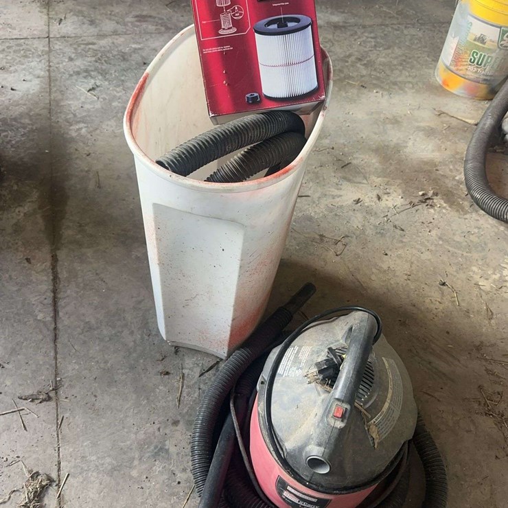 Craftsman Clean n Carry 2 Gallon Wet Dry Vacuum With Filter