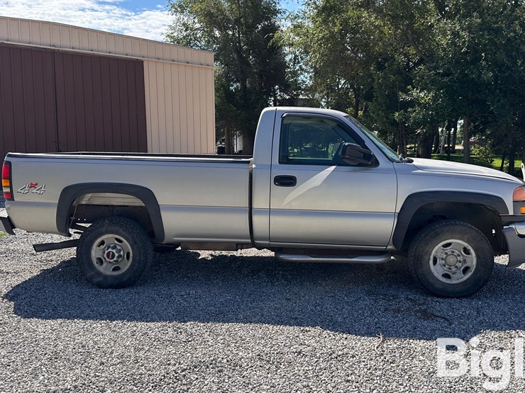 2004-gmc-sierra-2500-image-4