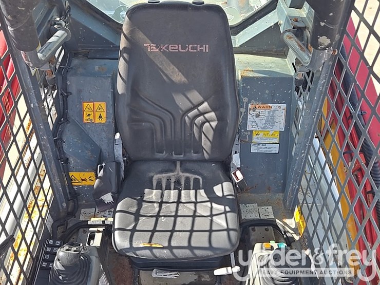 2019-takeuchi-tl8-image-41
