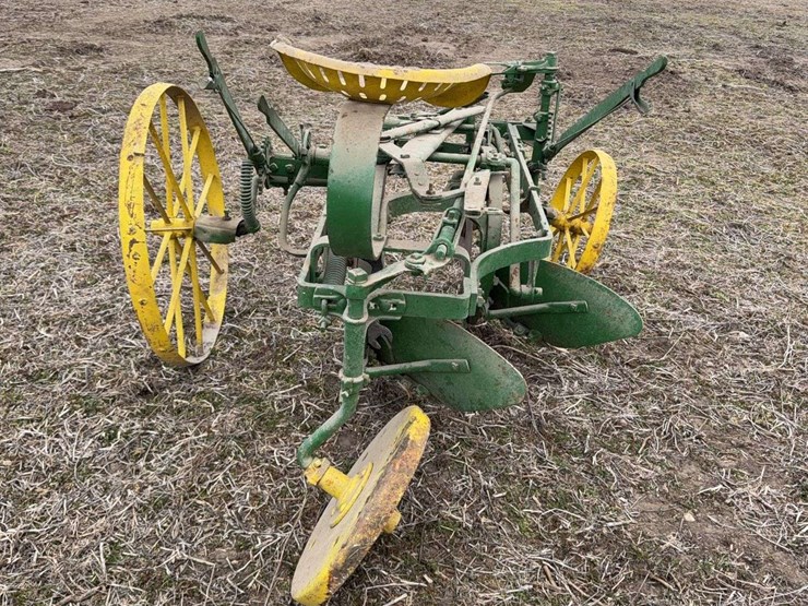 john-deere-two-bottom-plow-image-4