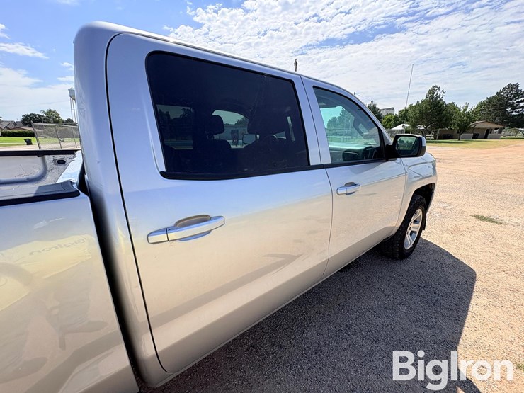 2018-chevrolet-silverado-1500-z71-4x4-crew-cab-pickup-image-19