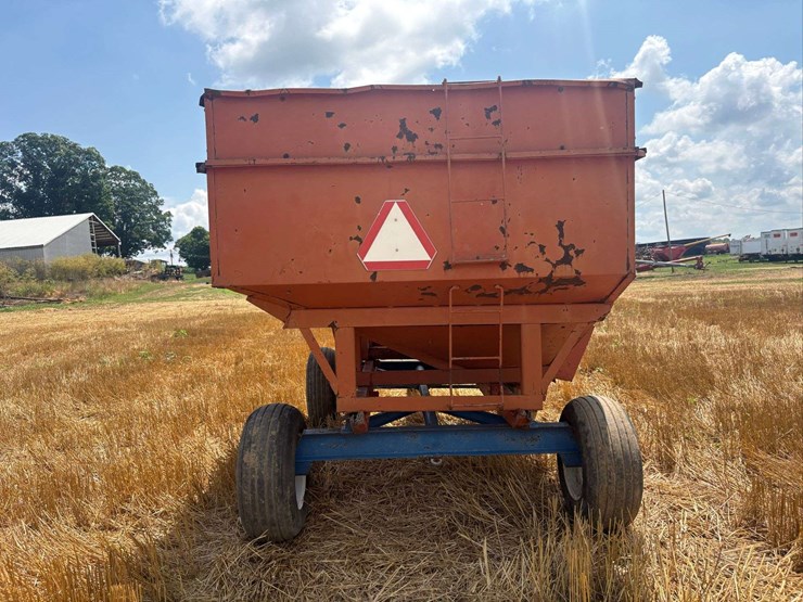 250-bushel-gravity-bed-wagon-image-2