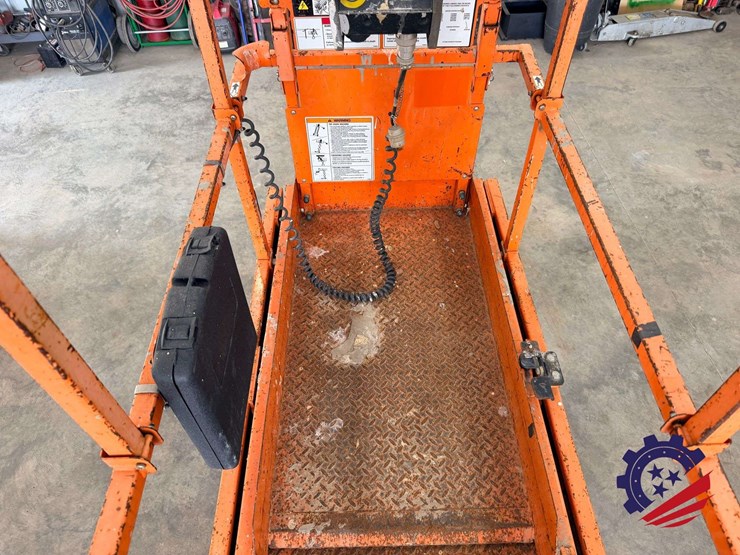 2017-jlg-2632es-image-42