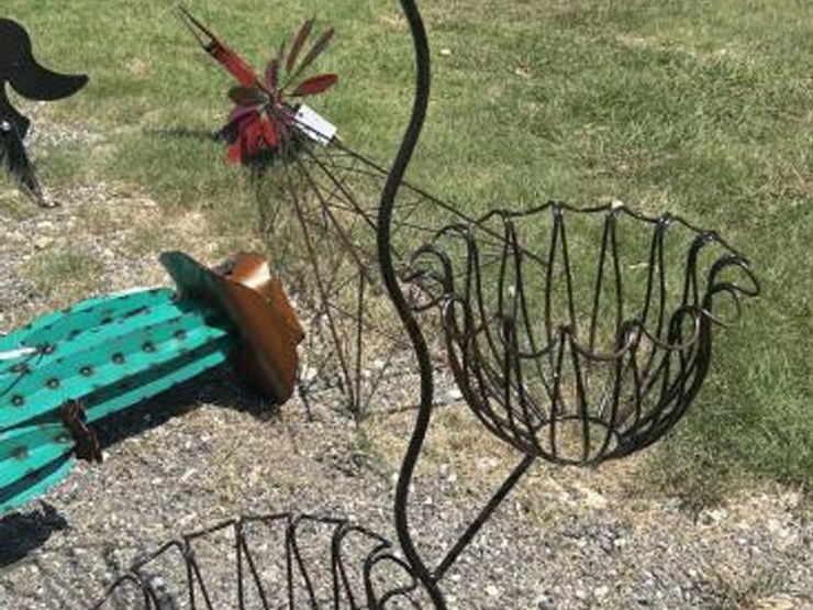 #158-•-metal-art---(3)-flower-pot-stand-image-3