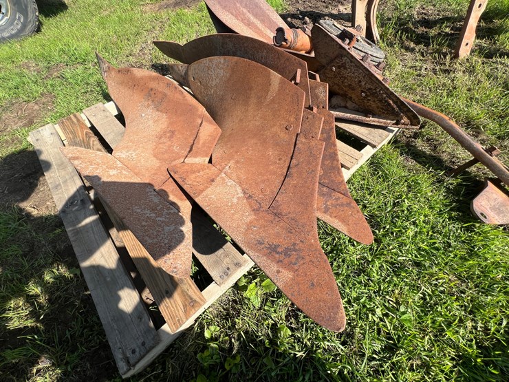 #9910-•-allis-chalmers-snap-coupler-4-bottom-plow-image-8