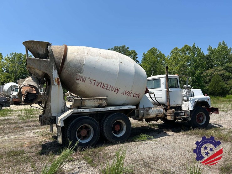1988-mack-dm690s-image-3