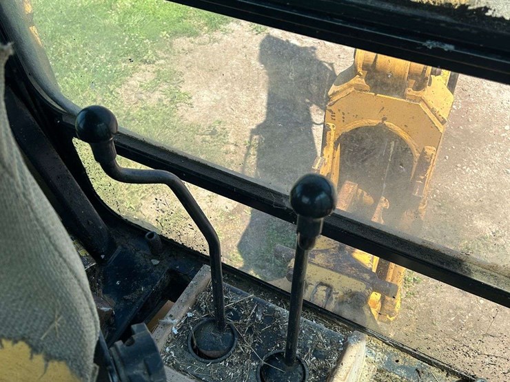 jd-410d-backhoe-image-15