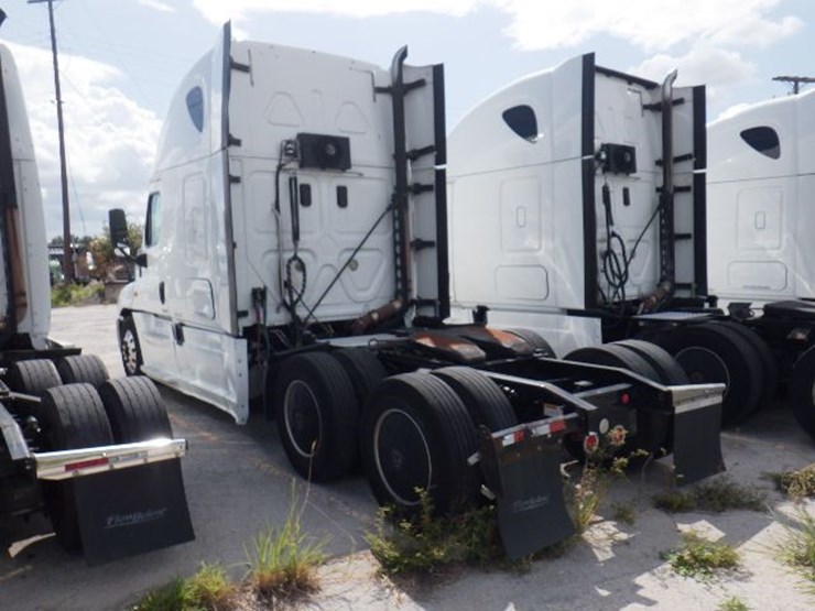 2017-freightliner-cascadia-125-evolution-image-14