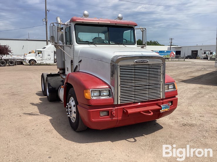 1999-freightliner-fld112-image-3