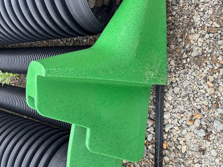 end-dividers-for-john-deere-draper-image-2