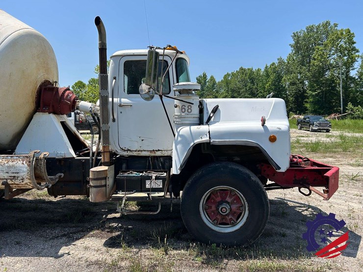 1988-mack-dm690s-image-51