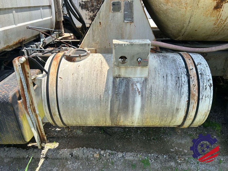 1997-mack-dm690s-image-25