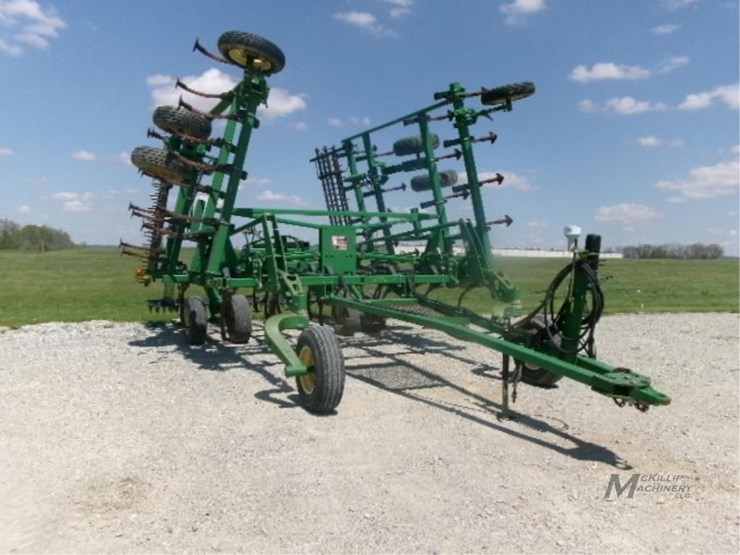 2003-john-deere-2210-image-3
