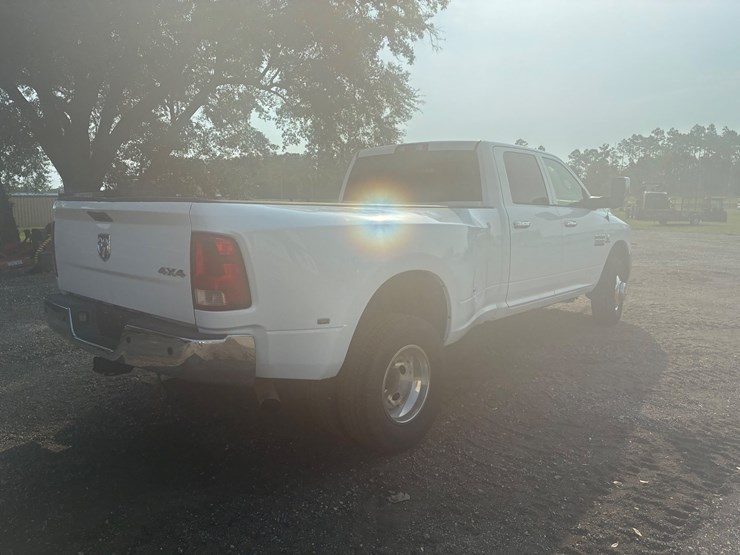 2014-dodge-3500-image-3