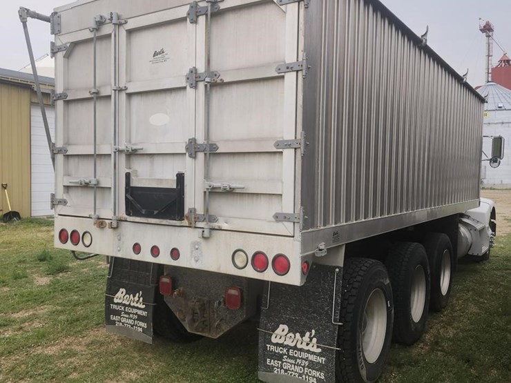 1999-peterbilt-385-image-3