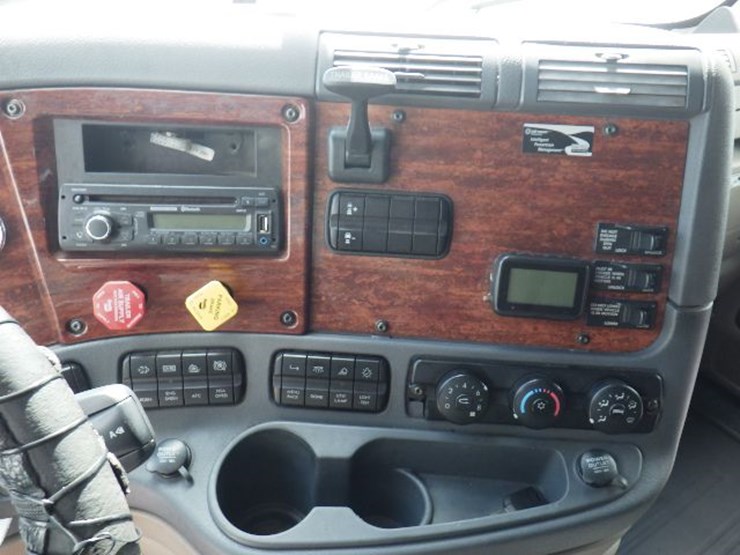 2017-freightliner-cascadia-125-evolution-image-20