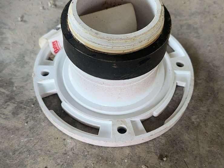 assorted-plumbing-and-drainage-fittings-including-oatey-twist-n-set-flange-image-11