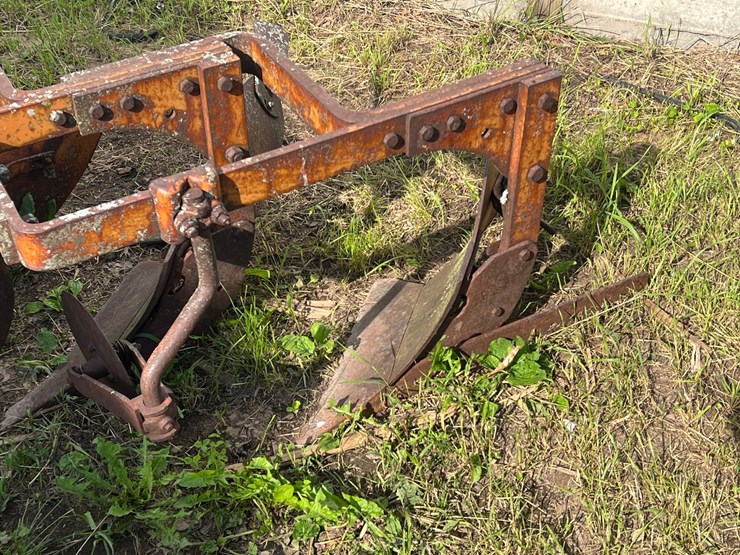 #9907-•-allis--chalmers-3-bottom-plow-image-8