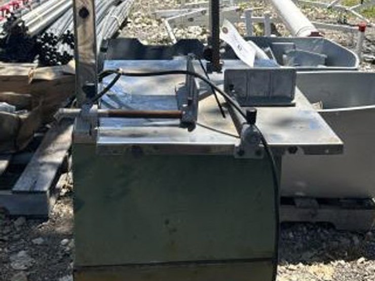 #87-•-central-machinery-10"-meat-saw-w/-sliding-table-image-3