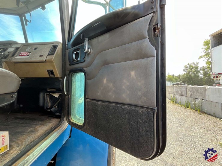 2008-peterbilt-340-image-62
