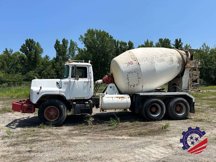 1988-mack-dm690s-image-1