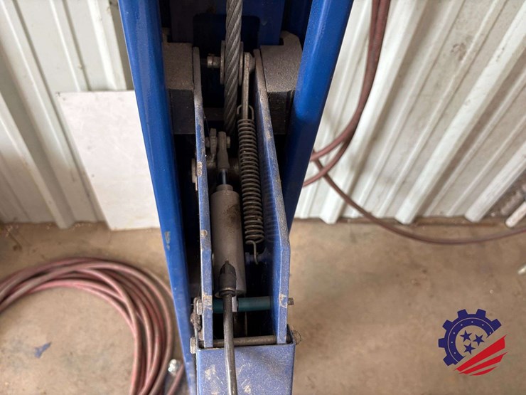 2014-bendpak-hds-14x-14,000-lb.-extended-four-post-vehicle-lift-with-dual-rolling-bridge-jacks-image-19
