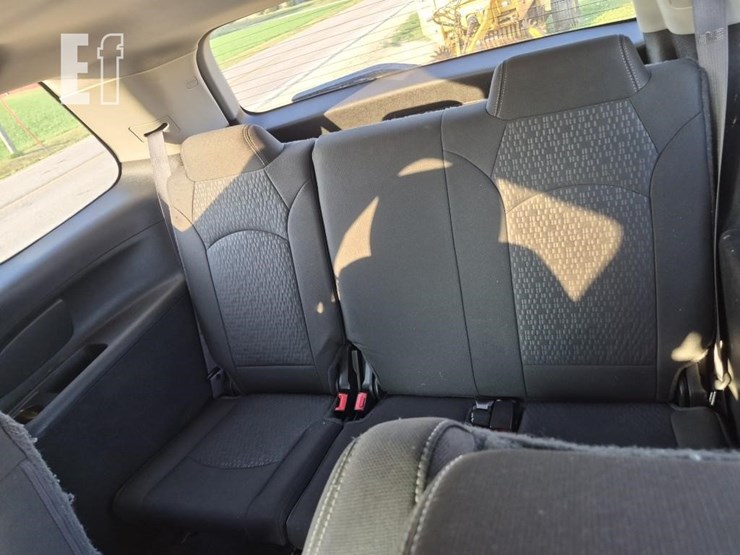 2015-gmc-acadia-image-9