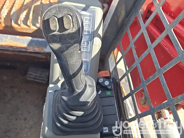 2019-takeuchi-tl8-image-50