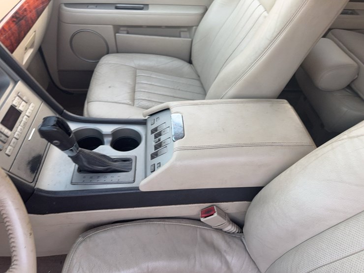 2003-lincoln-navigator-image-30