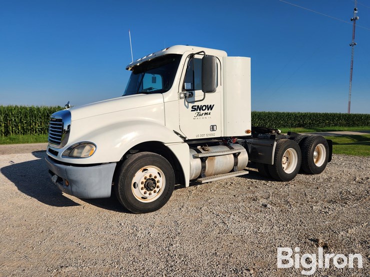 2007-freightliner-columbia-120-image-1