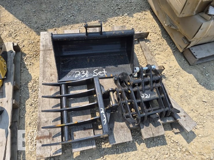 mini-excavator-attachments-package-image-3