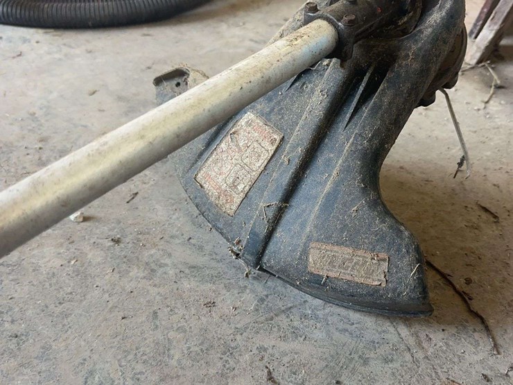 echo-gas-powered-straight-shaft-string-trimmer-weed-eater-image-9