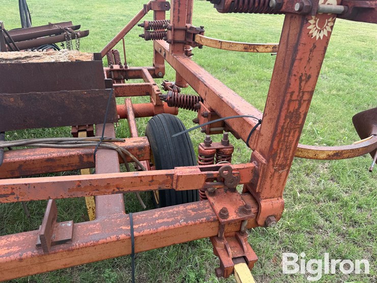 sunflower-24’-chisel-plow-image-17